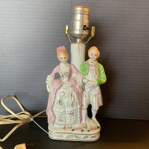 VTG PAIR OF VICTORIAN LAMPS LADY AND MAN PORCELAIN MADE IN JAPAN - Picture 4 of 10